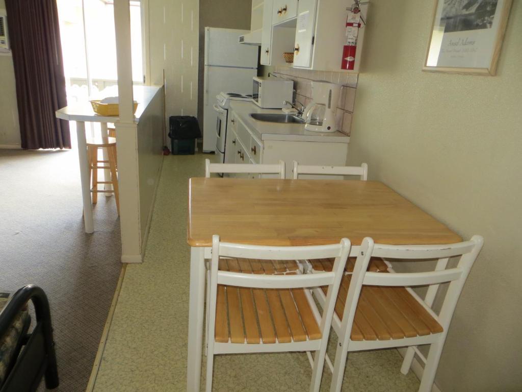 Harrison Village Motel Harrison Hot Springs Δωμάτιο φωτογραφία